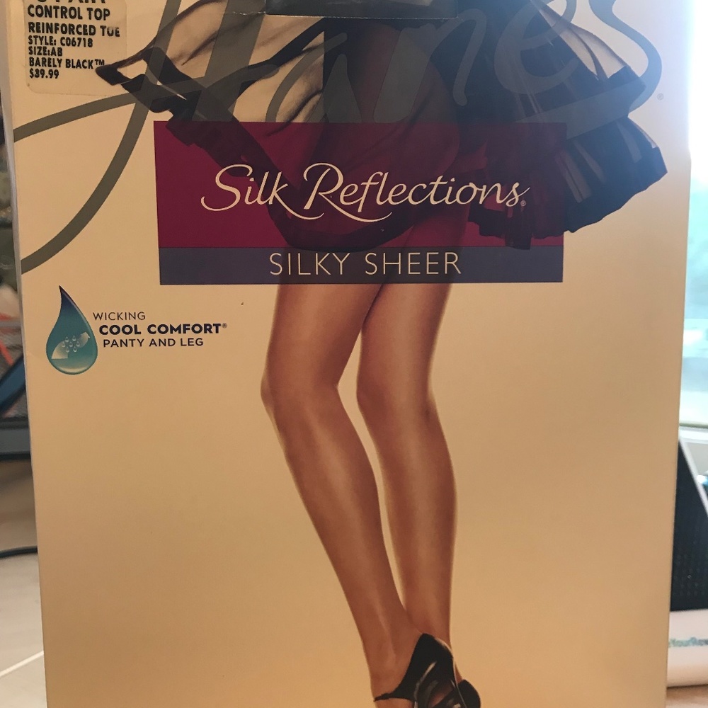 Hanes; Silk Reflections, Control Top, Reinforced Toe, Color: Barely Black